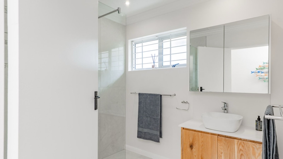 To Let 3 Bedroom Property for Rent in Struisbaai Western Cape